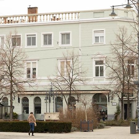Appartement Square 2 à Debrecen Extérieur photo