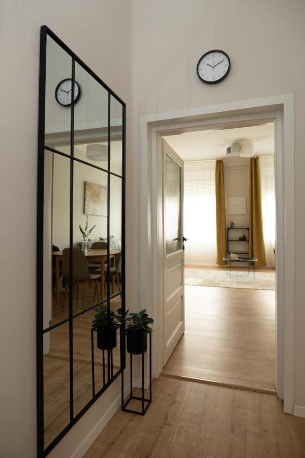 Appartement Square 2 à Debrecen Extérieur photo