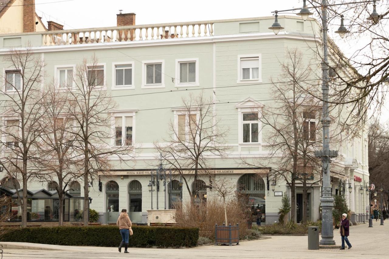 Appartement Square 2 à Debrecen Extérieur photo