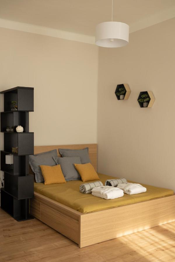Appartement Square 2 à Debrecen Extérieur photo